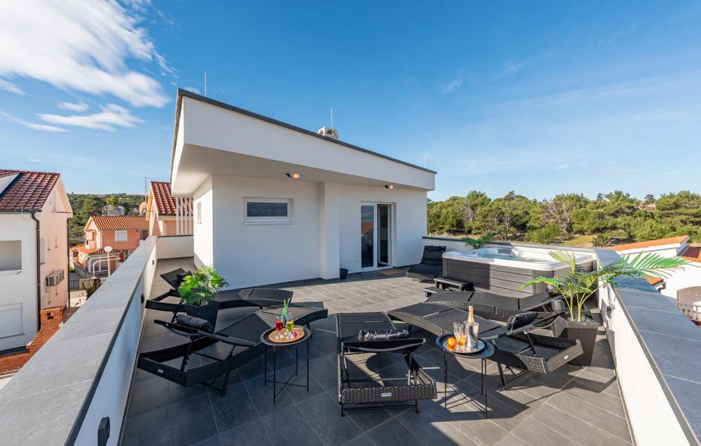 Luxurioeses Penthouse Welle Mit Whirlpool, Grill Und Meerblick Apartment *