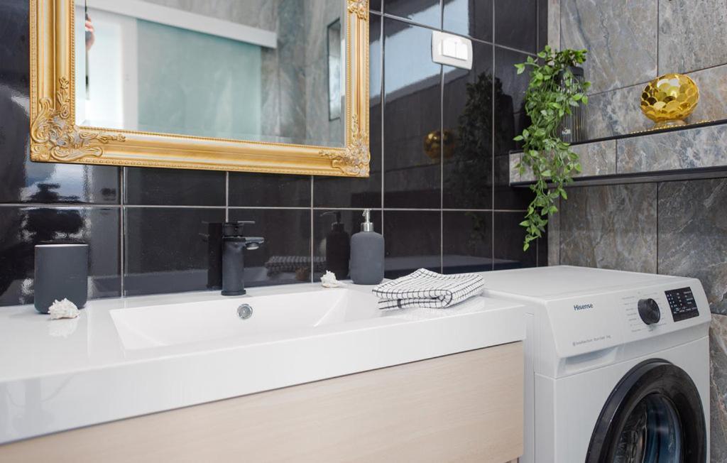 Luxurioeses Penthouse Welle Mit Whirlpool, Grill Und Meerblick